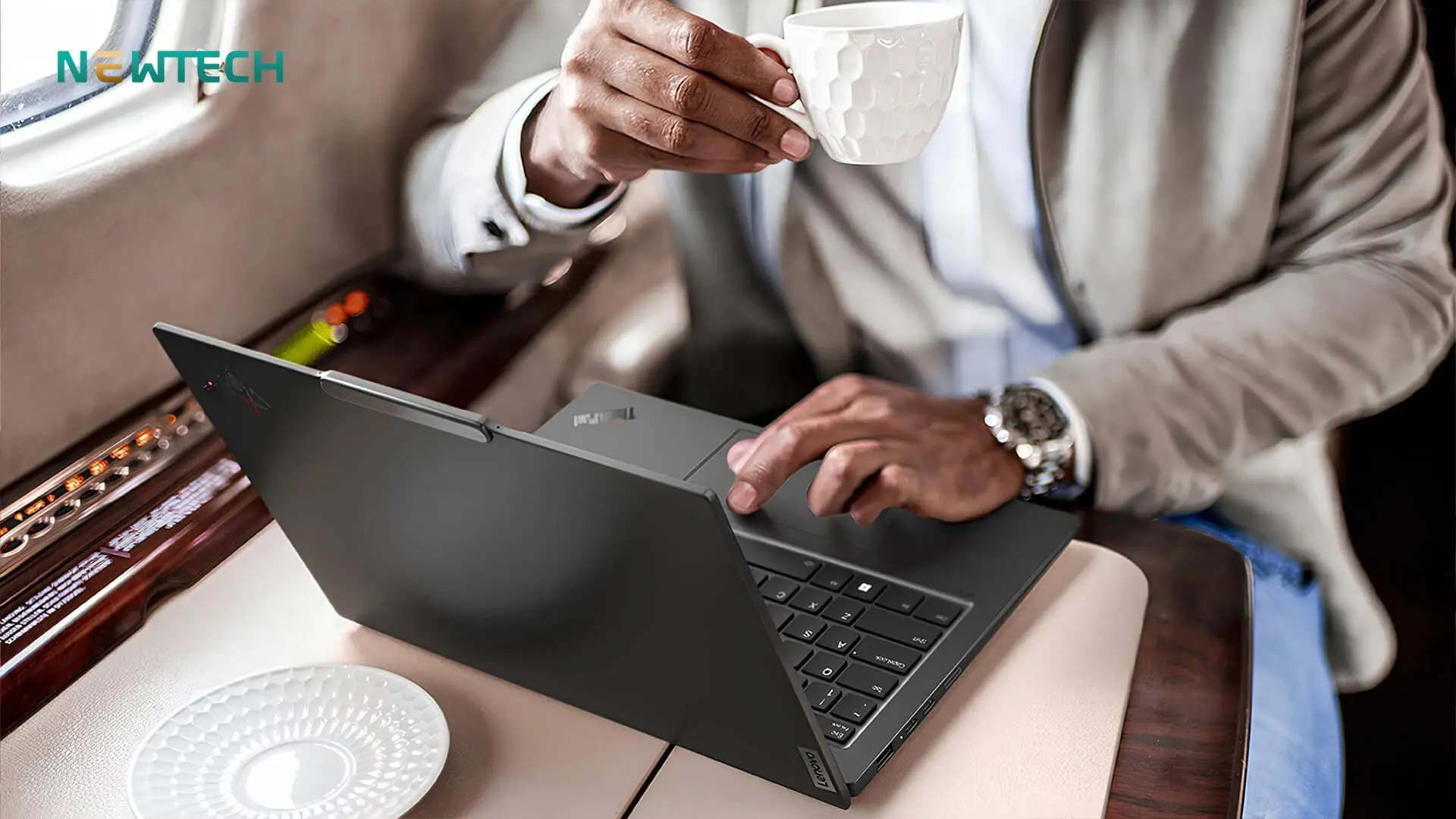Lenovo ThinkPad X1 Carbon Gen 12 - 14" Intel Core Ultra 5/16GB/256GB/WUXGA 25 ThinkPad X1 Carbon Gen 12 Intel Ultra 5 16GB 256GB phù hợp với đa dạng người dùng