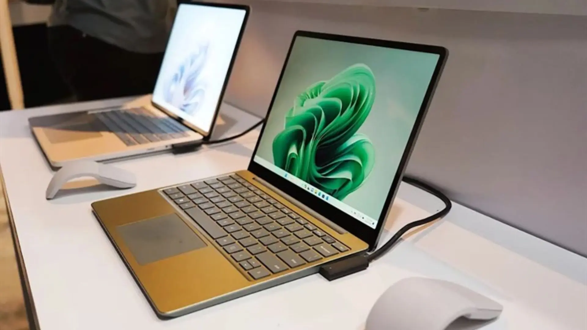 Top 7 laptop 20 triệu cho nhân viên văn phòng đáng đầu tư năm 2024 3 Surface Laptop Go 3 thiết kế sang trọng, đa nhiệm các tác vụ